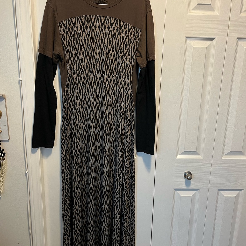 BH Bass size M Elegant Black and Brown Patterned Dress